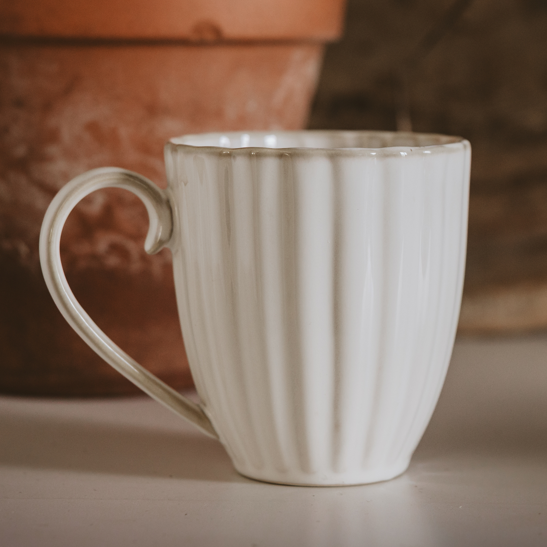 Ceramic Coffee Mug – Sweet Water Decor Scalloped Figural – 20 oz, Cream
